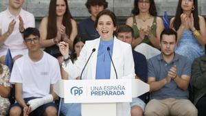 La presidenta de la Comunidad de Madrid, Isabel Díaz Ayuso, durante su participación en el acto Pasar página e iniciar el cambio en España, en Madrid.