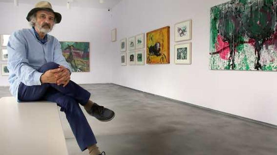 El pintor malagueño Jorge Rando en el interior de su museo, en el rehabilitado Monasterio de las Madres Mercedarias.