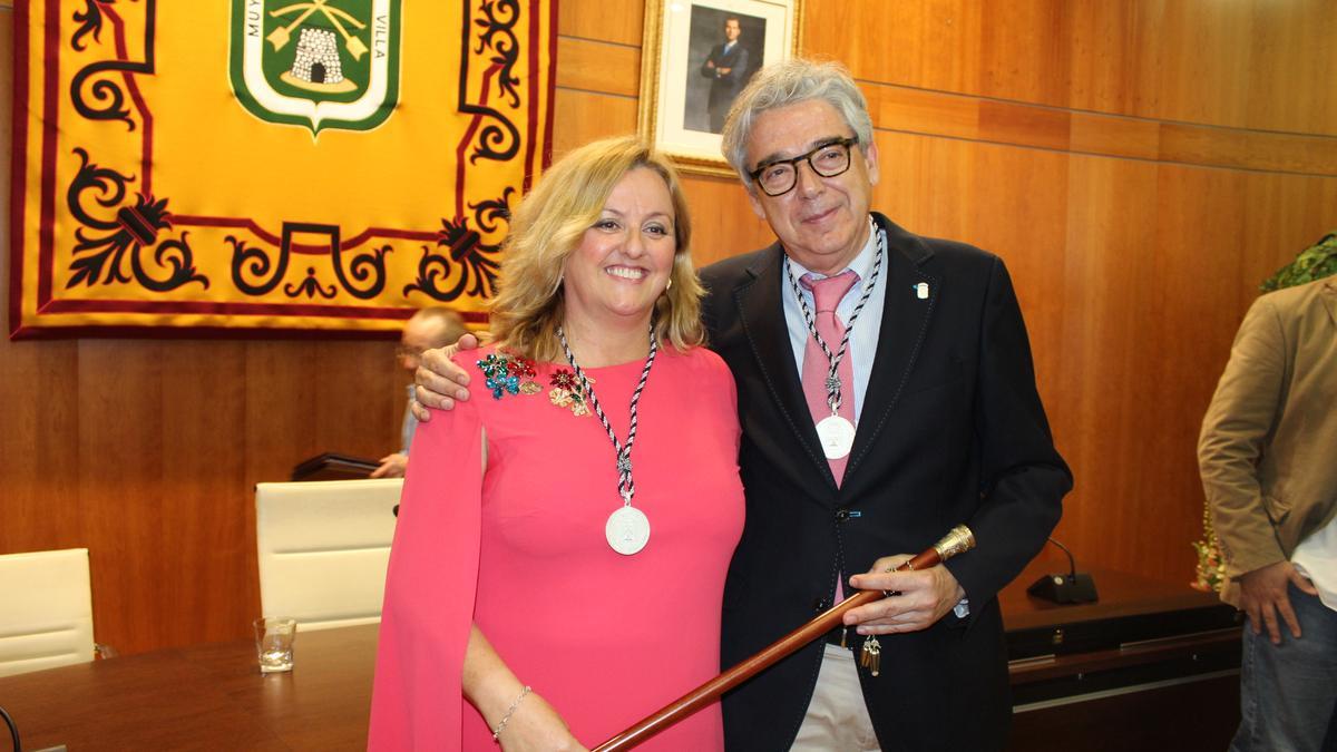 Ana Sala y Juan Manuel del Pino el día de la investidura de la primera como alcaldesa