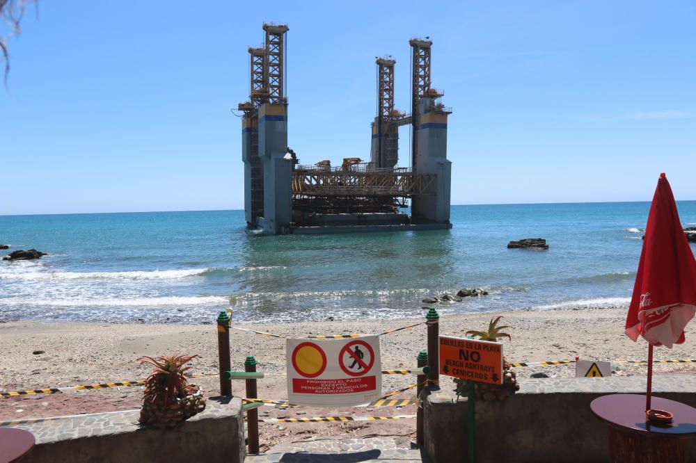 La compañía Ferrovial ya ha presentado el plan de rescate del dique flotante encallado en Benalmádena