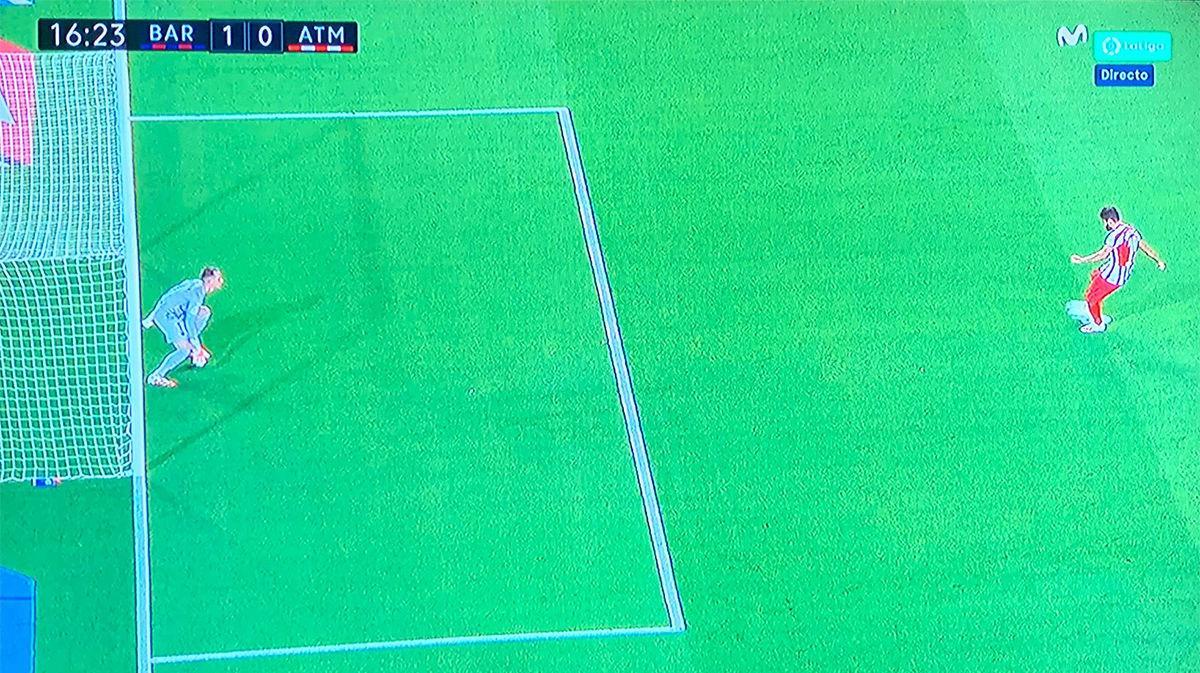 Pasó de todo en el 1-1: penalti de Vidal, parada de Ter Stegen a Costa anulada por el VAR y gol de Saúl en el segundo lanzamiento