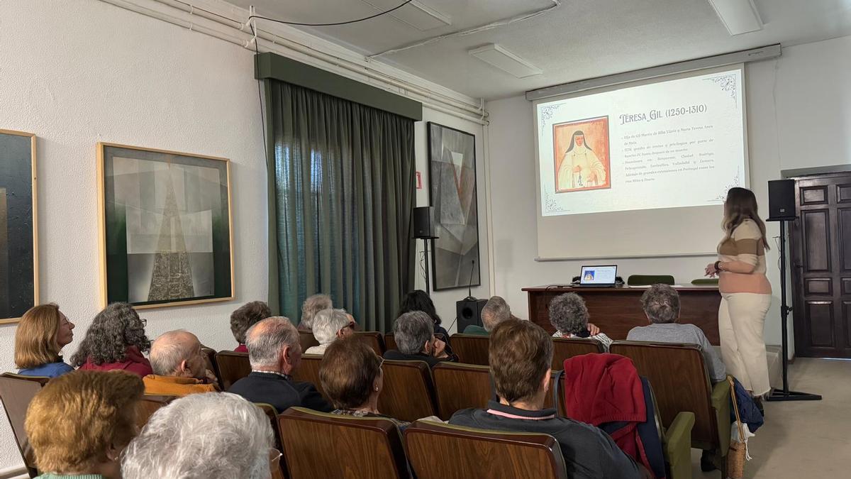 Ana María de la Iglesia imparte una conferencia sobre las mujeres del Sancti Spiritus
