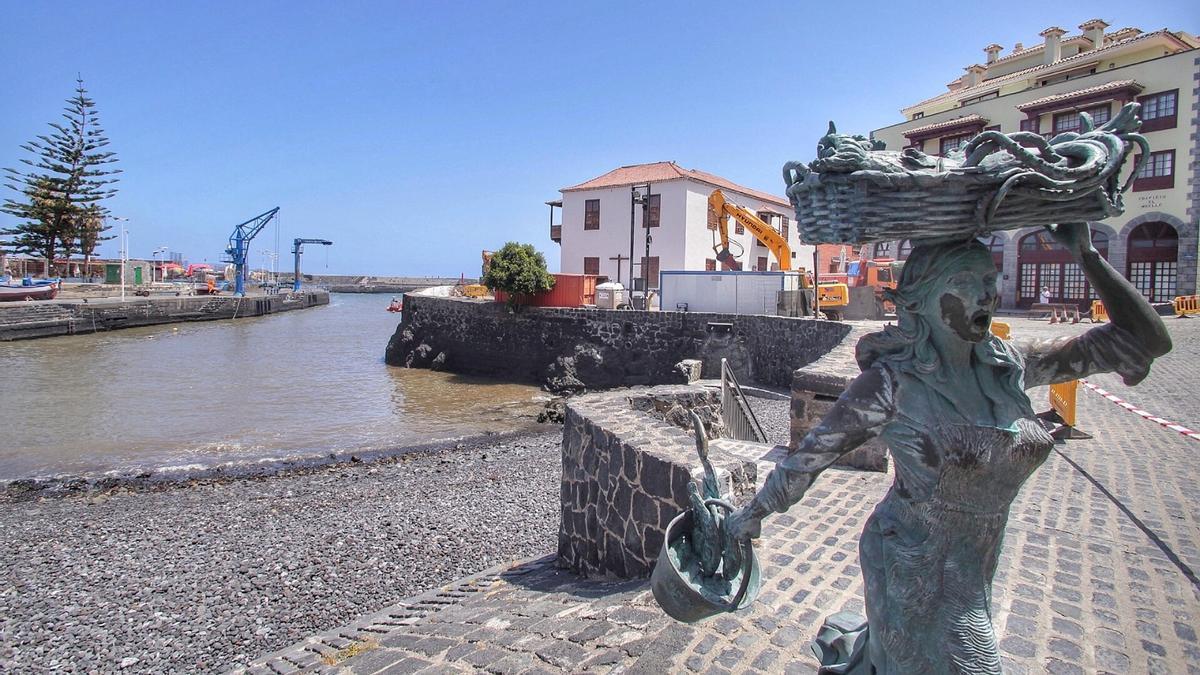 El espigón del muelle de Puerto de la Cruz presenta descalces pero es  estable - El Día