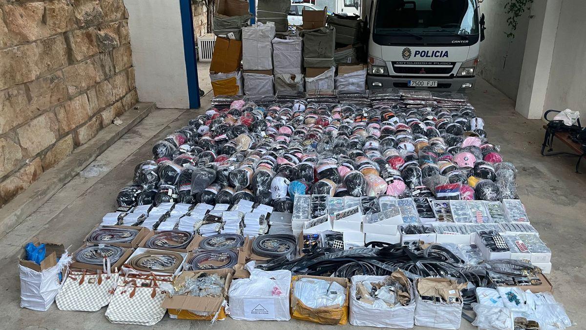 Sucesos en Mallorca | Así son los 17.000 objetos de marcas falsas intervenidos en Palma