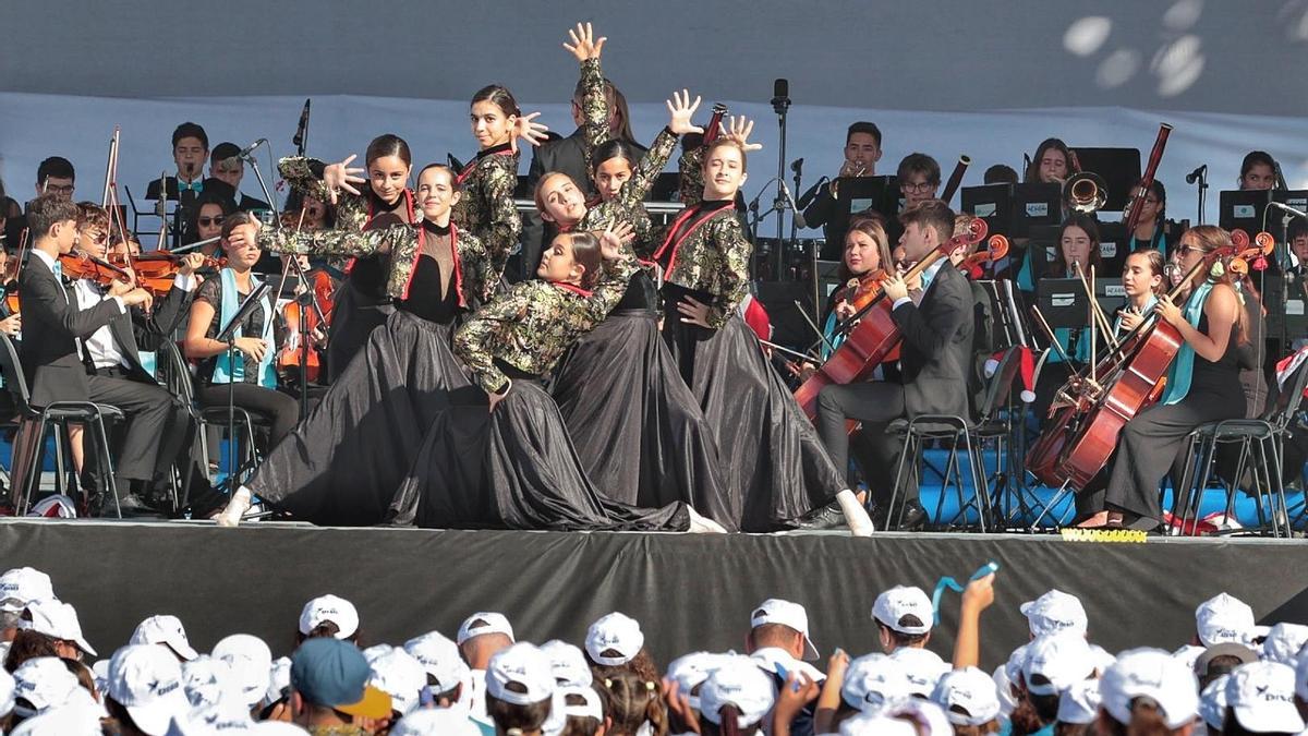 Un momento del concierto en la Dársena de los Llanos.