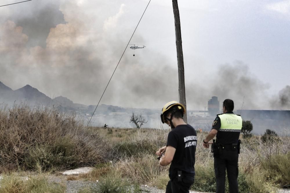 Declarado un incendio en las inmediaciones de Fontcalent