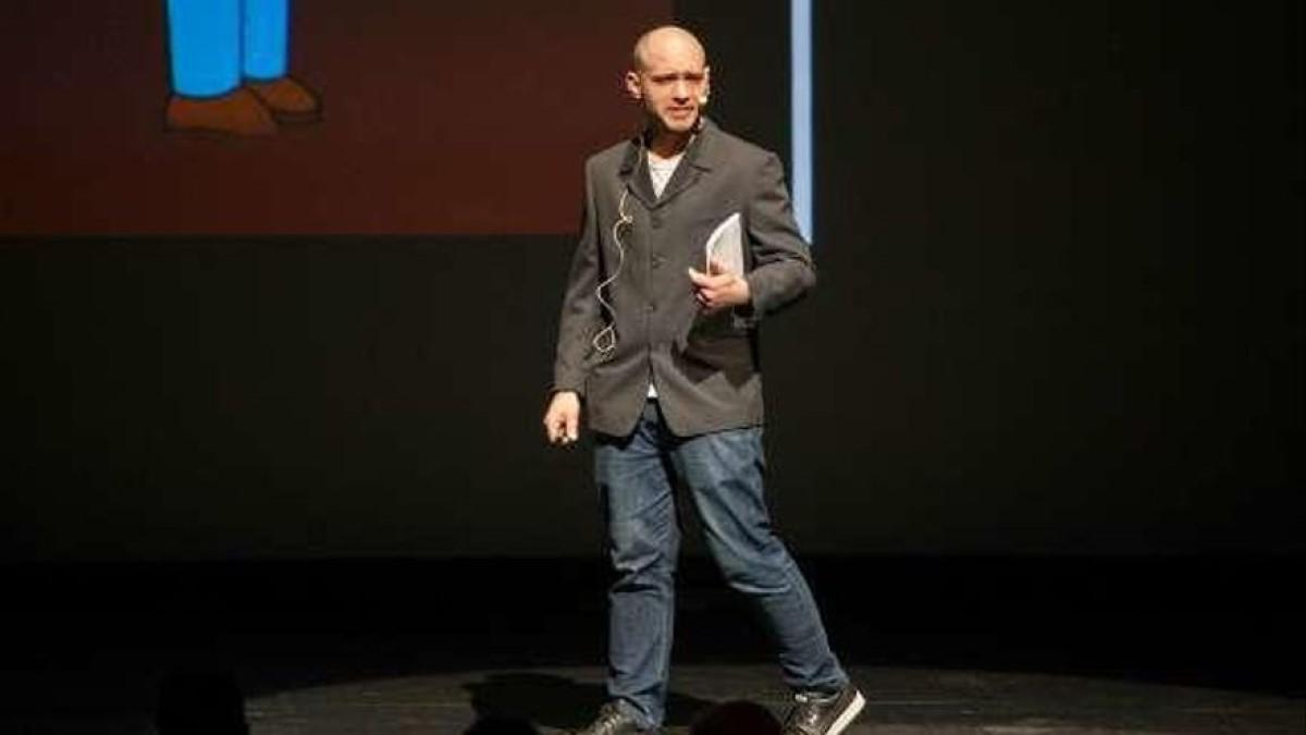 Javier Estévez durante una charla en Zamora.