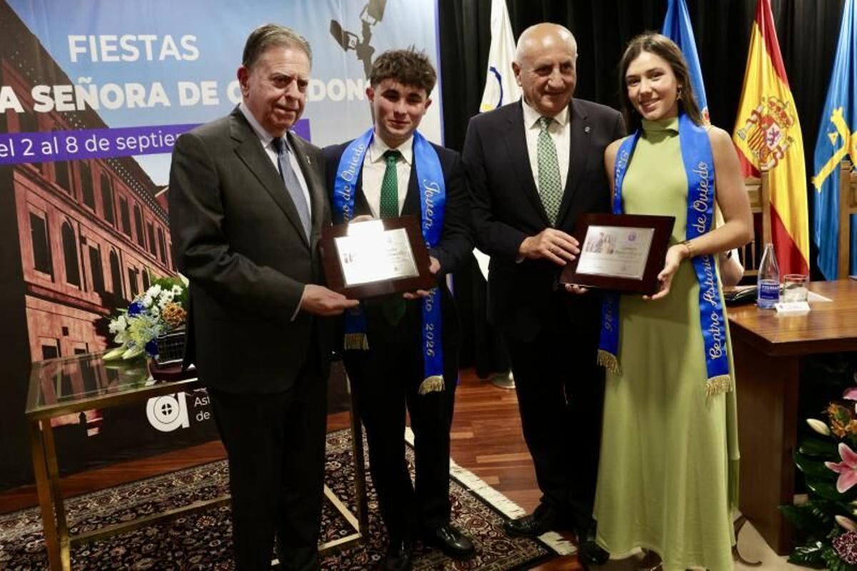 El Centro Asturiano de Oviedo abre sus fiestas con el pregón de la pediatra Lucía Galán El Centro Asturiano de Oviedo abre sus fiestas con el pregón de la pediatra Lucía Galán