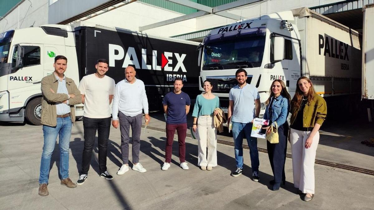 Estudiantes del Máster durante una visita a las instalaciones de la empresa Pallex-Hermanos Navarro.