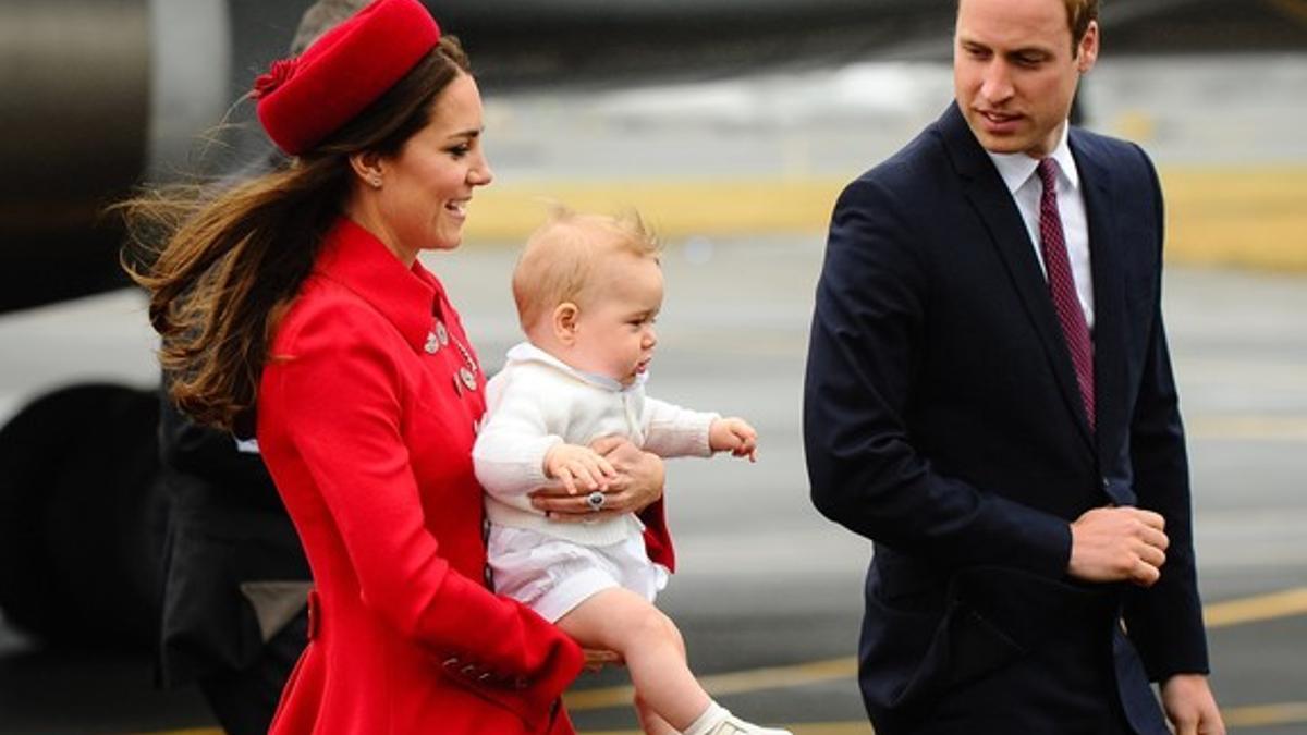 Los duques de Cambridge, con su primer hijo, el príncipe Jorge, el pasado abril en Nueva Zelanda.