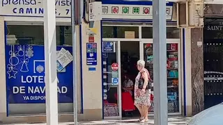 Las administraciones de lotería "hacen el agosto" con el sorteo de Navidad