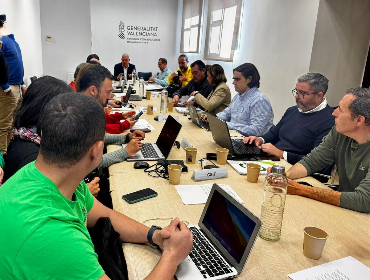 Los sindicatos de la enseñanza pública en la reunión con la Conselleria de Educación para negociar las mejoras que demanda el profesorado