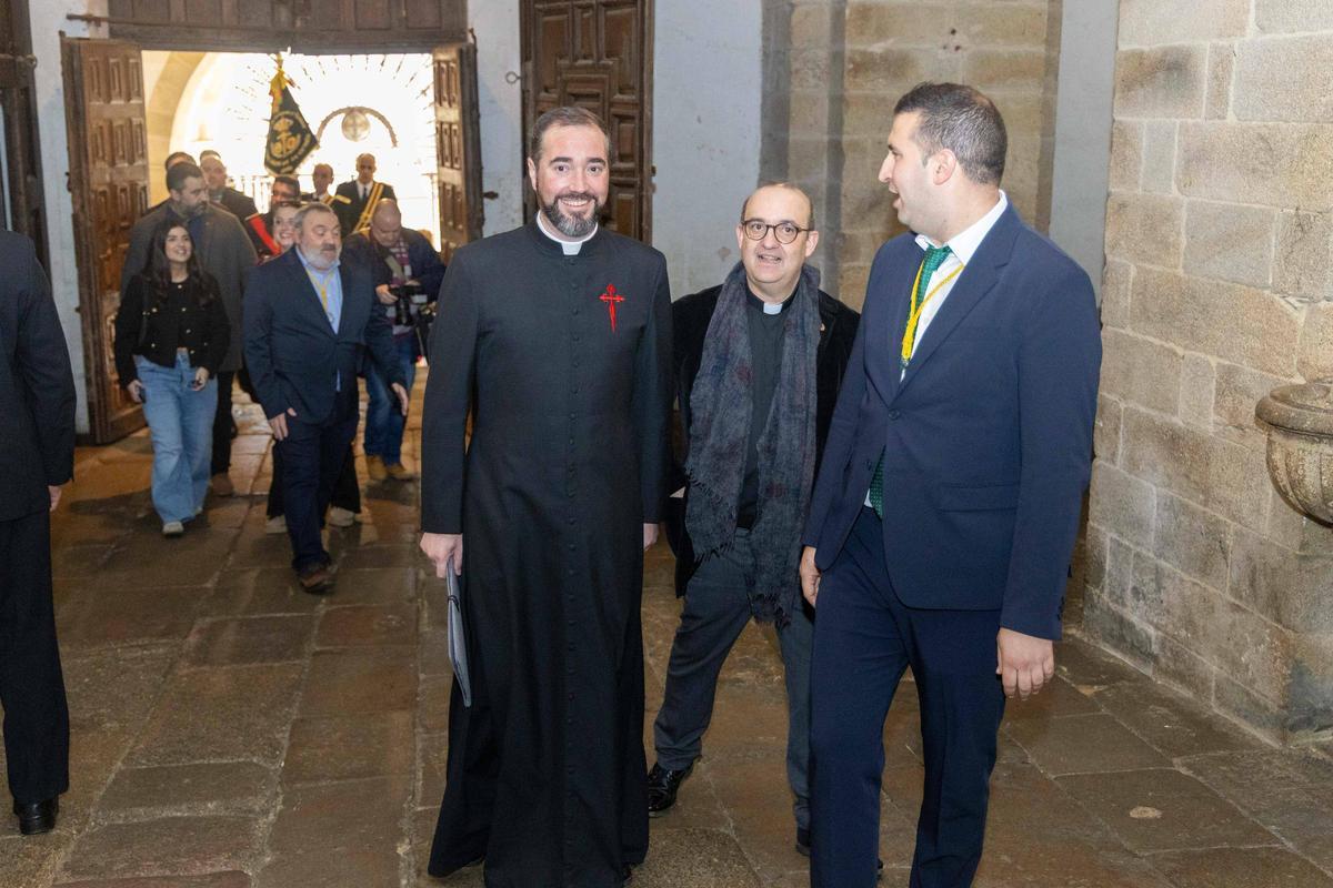 D. Víctor Suárez Gondar: "La Semana Santa de Santiago ya late en los muros de la ciudad"