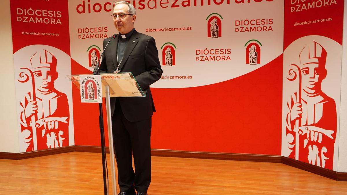 Fernando Valera, obispo de Zamora, explica los objetivos del curso pastoral