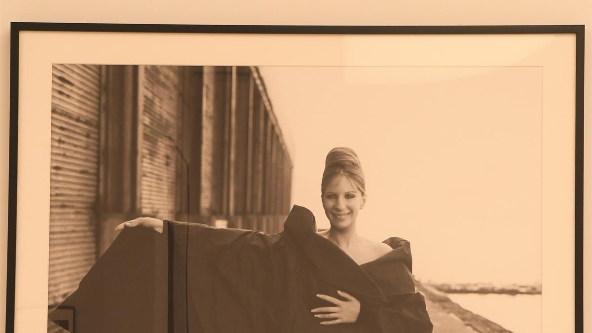 Barbra Streisand en el río Hudson, retratada por Meisel.