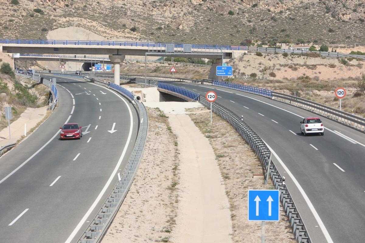 Vehículos circulando por la autopista de circunvalación de Alicante este fin de semana.