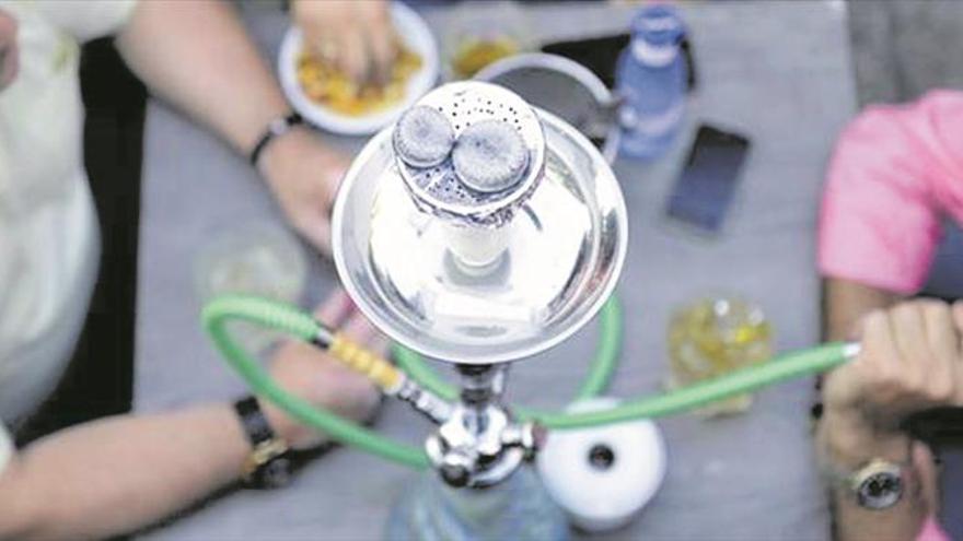 Los médicos alertan del riesgo de contagio por el consumo de cachimbas en Castellón