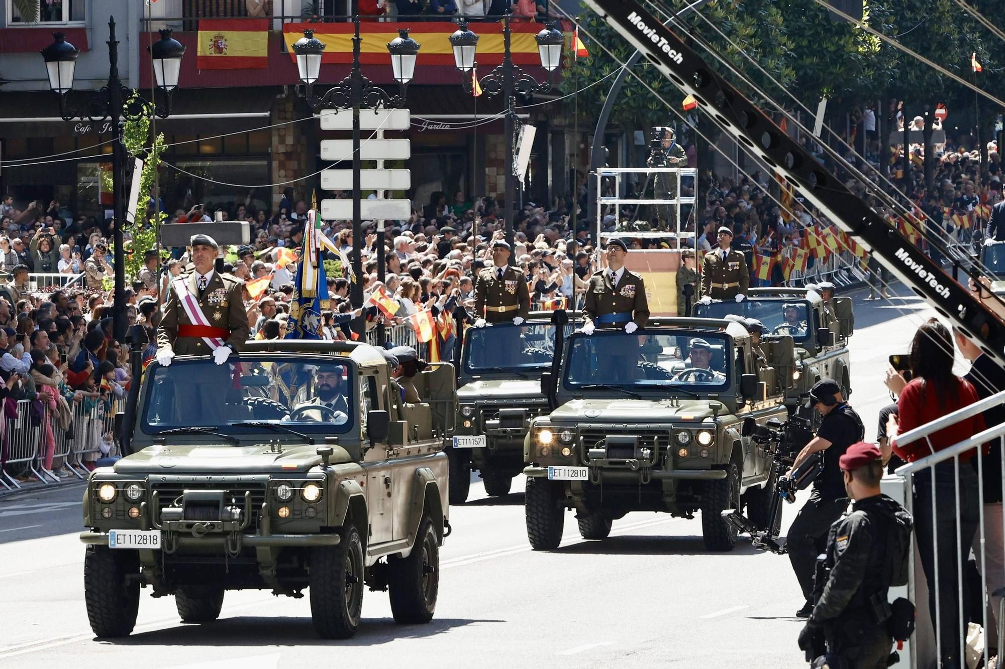 EN IMÁGENES: Así fue el multitudinario desfile en Oviedo por el Día de las Fuerzas Armadas