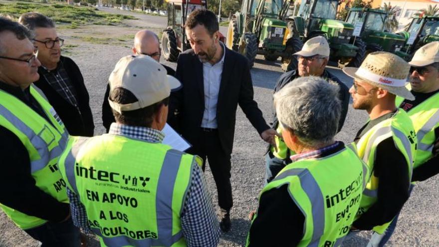 Agricultores de Elche se suman a la protesta en la provincia para defender el campo español