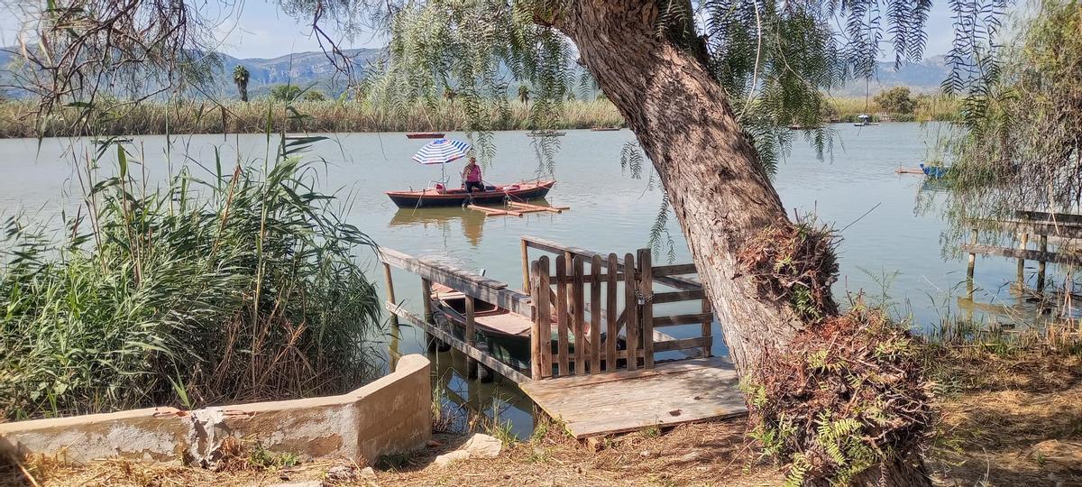 Vista del estanque ayer, durante el concurso de 'pesca a l'hamot'.