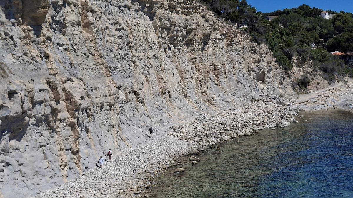 Un tramo de acantilado en la costa de Benissa
