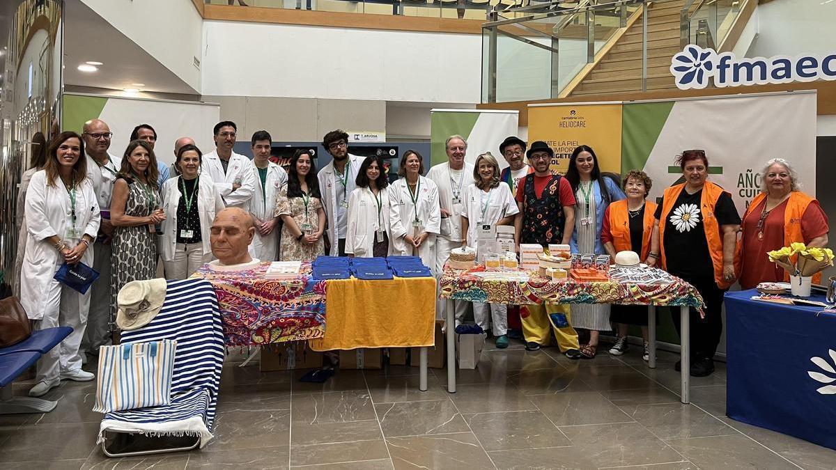 El Hospital Clínico celebra un acto de concienciación ciudadana con el servicio de dermatología.