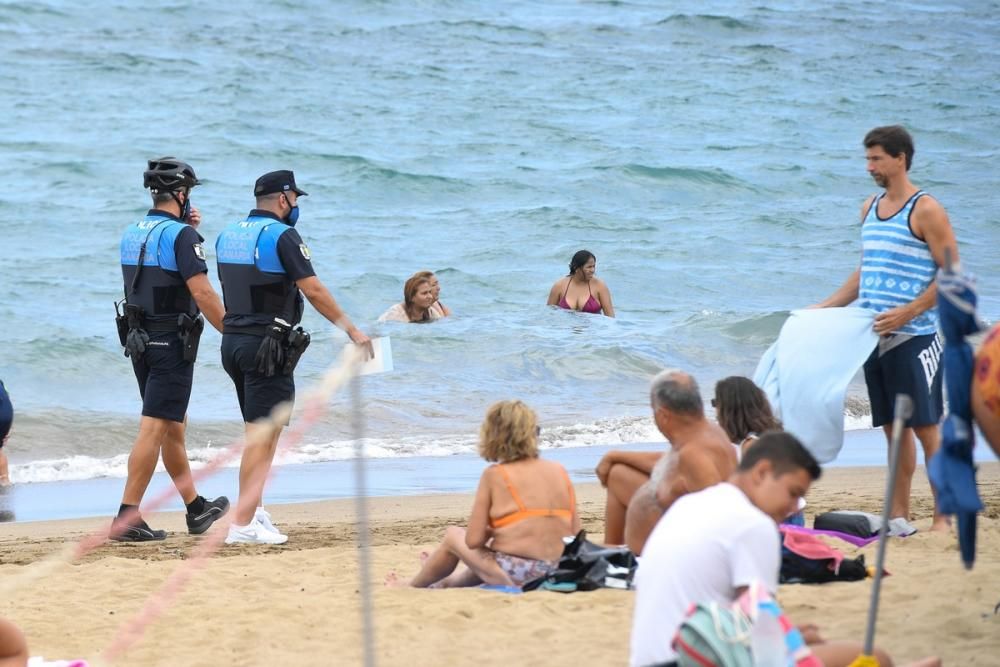 Las mascarillas invaden Las Canteras