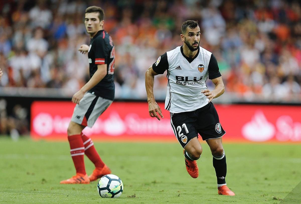 Martín Montoya durante la temporada 2017/18