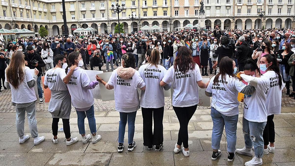 Amigos de Samuel piden justicia para el joven en la manifestación del pasado lunes. |  // CARLOS PARDELLAS