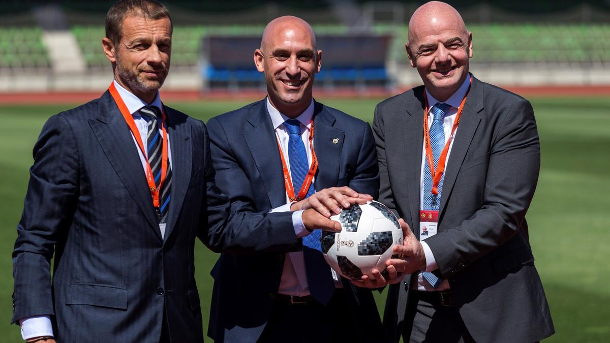 Los presidentes Aleksandr Ceferin (UEFA), Luis Rubiales (RFEF) y Gianni Infantino (FIFA) es una imagen de archivo.