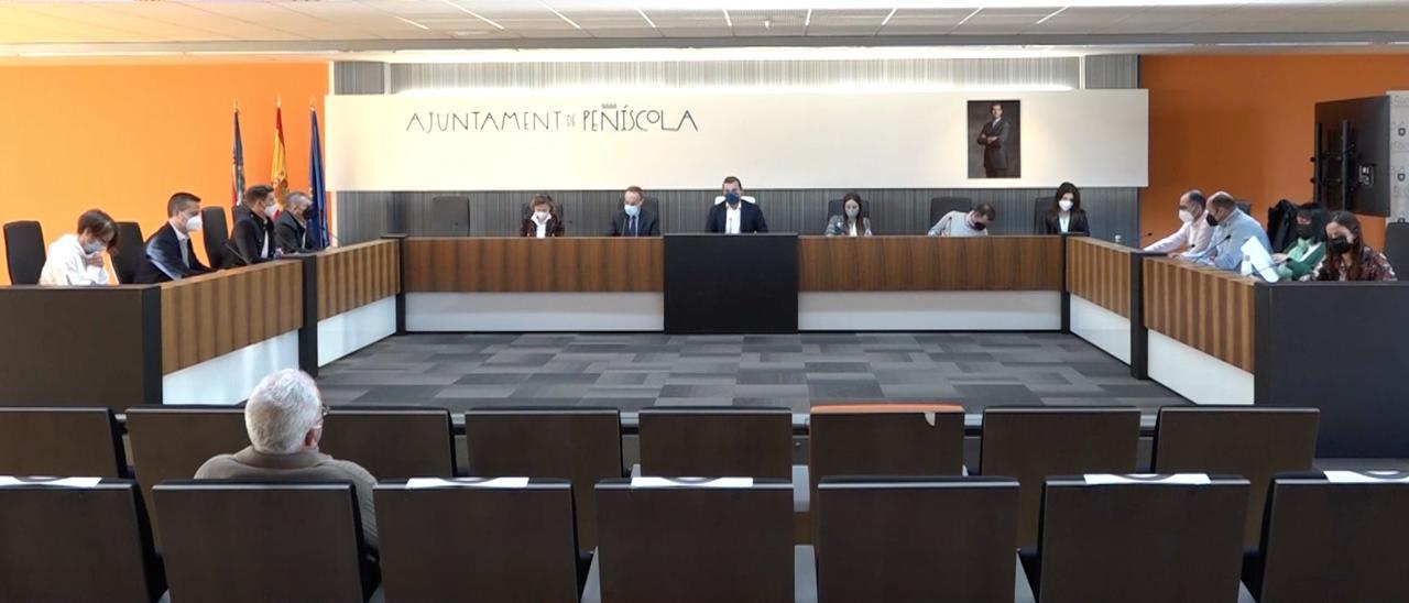 Panorámica del salón de plenos del ayuntamiento de Peñíscola, en el que debatieron sobre el estado de la ciudad.