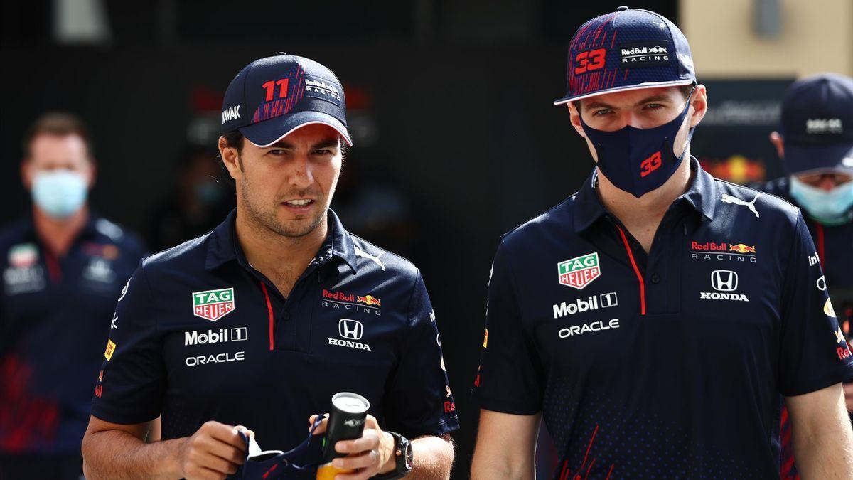 El mexicano Sergio Pérez junto a Max Verstappen