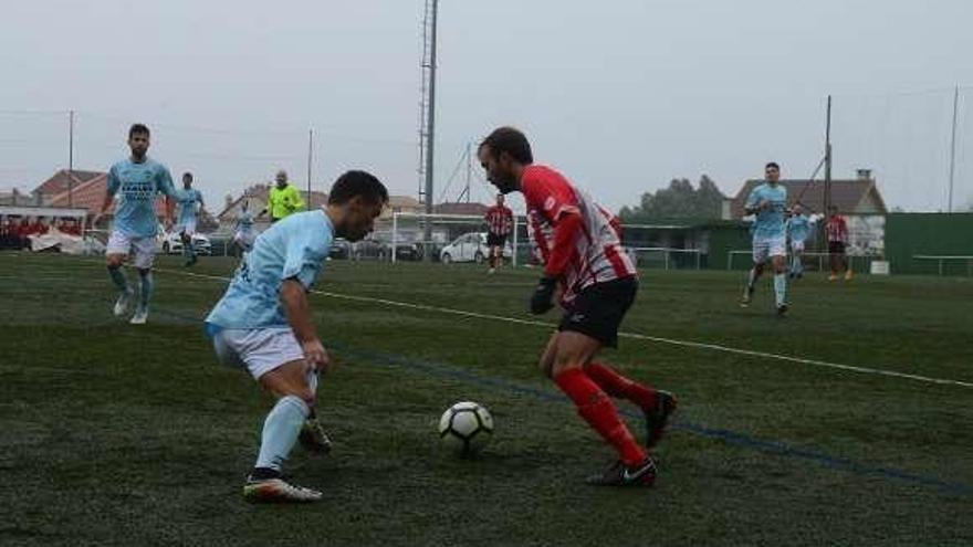 Una acción de un partido del Beluso ante el Juvenil. // Gonzalo Núñez