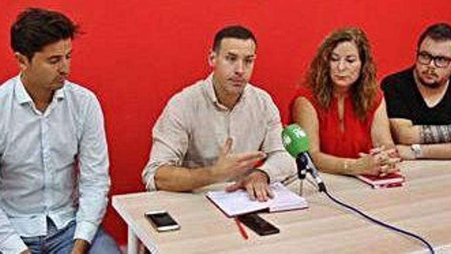 Guerrero, Planells, Neus Riera y Díaz, en la rueda de prensa.