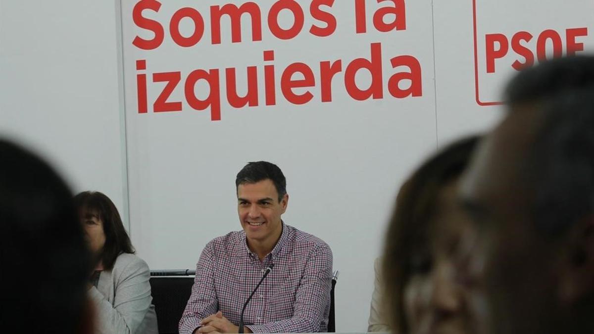 Pedro Sánchez, este lunes, al inicio de la reunión de la ejecutiva del PSOE.