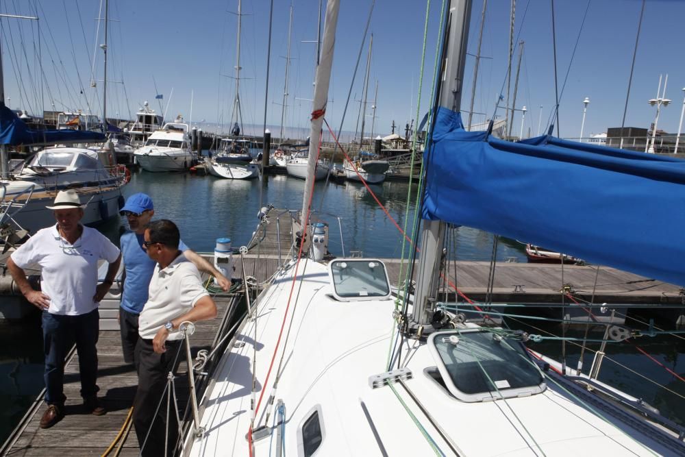 Tripulación del velero 'Mambo', que participará en la regata 'El Gaitero'