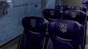Así quedaron las lunas del autocar del Atlético a su llegada al Camp Nou