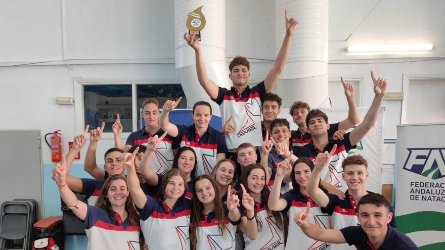 El club Navial marca cinco nuevos hitos en la natación provincial