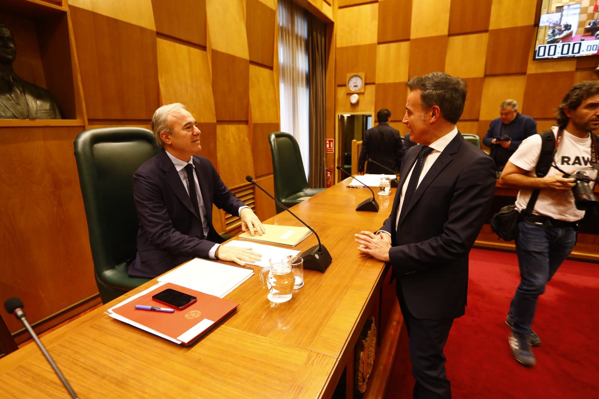 Fotogalería | Pleno del Ayuntamiento de Zaragoza con el futuro de La Romareda en juego