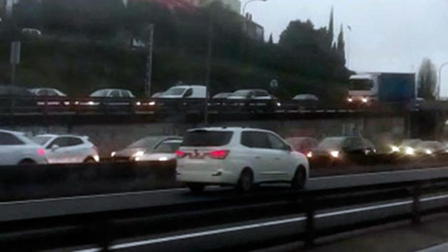 Accidentes de tráfico en Vigo: atasco en la AP-9 por un siniestro