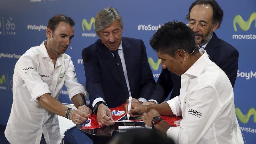 Valverde, Eusebio Unzúe y Nairo Quintana, ayer en un acto en la sede de Telefónica.