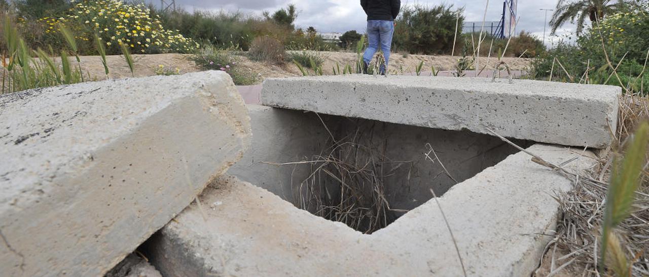 Arquetas de riego abiertas en la Ronda Sur