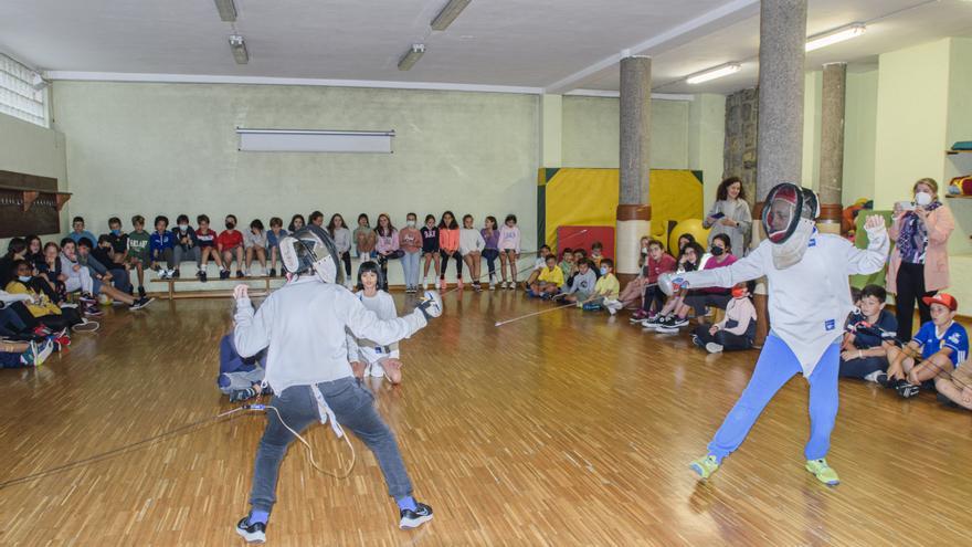 Los alumnos de la Gesta pasan por el aro olímpico