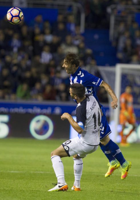 El Deportivo no pasa del empate en Vitoria