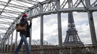 París y un tercio de Francia afrontan su tercer confinamiento en un año