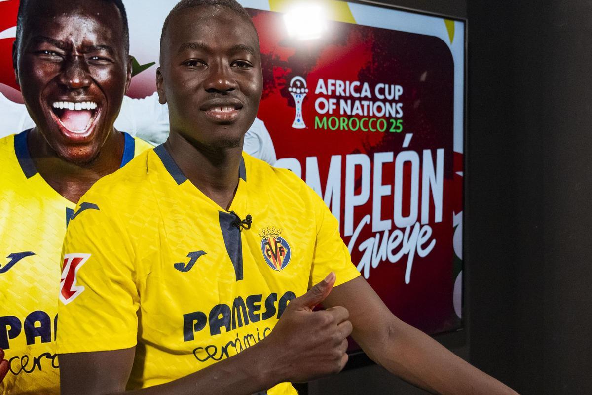 Pape Gueye, el héroe de la Copa de África con Senegal, recibido con honores en el Villarreal.