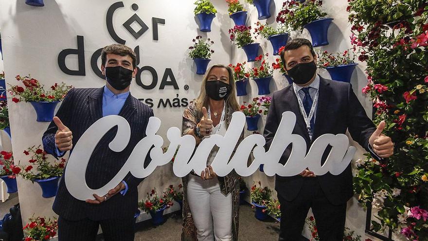 Palomo Spain, Isabel Albás y José María Bellido, en el stand de Córdoba en Fitur 2021.