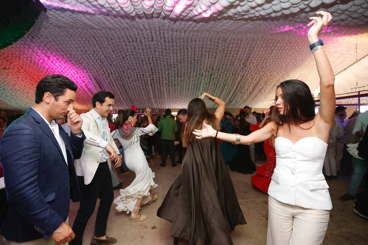 El tardeo se impone en las casetas de la Feria de Córdoba para disfrute de propios y extraños