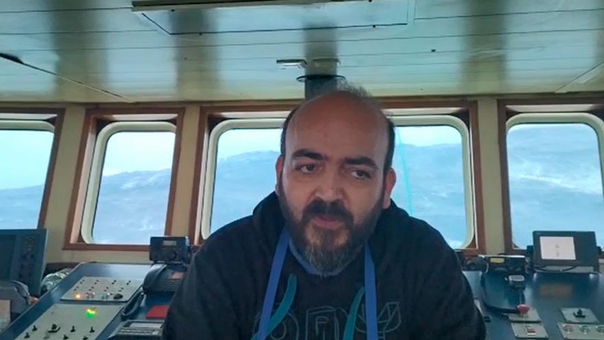 Un marinero desde el temporal del Gran Sol: &quot;Confiemos en nuestra experiencia para sobrellevar esta situación tan difícil&quot;