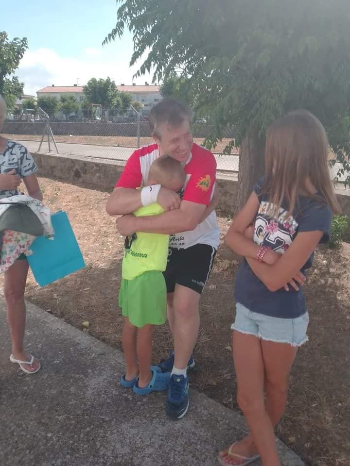 Despedida de uno de los hijos de Teytiana del acalde de Valdefuentes.